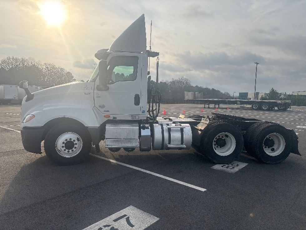 Day Cab Tractor-Heavy Duty Tractors-International-2019-LT625-Concord-NC-546,880\n\t\tmiles-$ 19,000 - Image 4