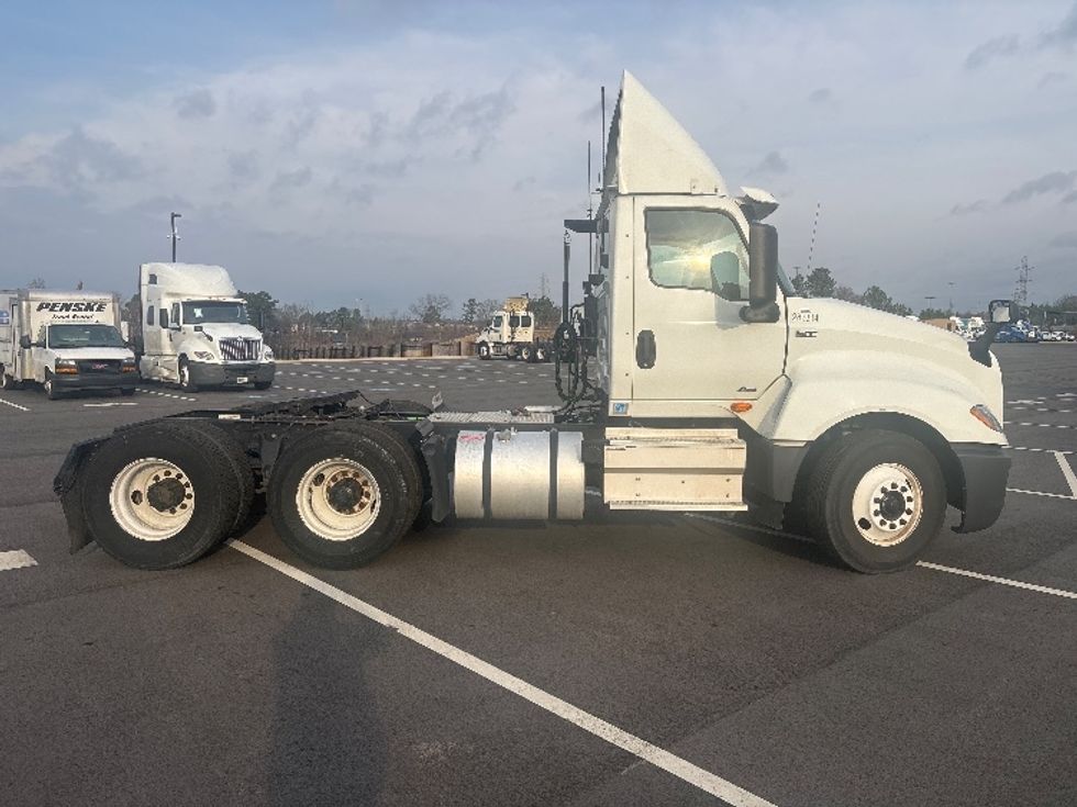 Day Cab Tractor-Heavy Duty Tractors-International-2019-LT625-Concord-NC-546,880\n\t\tmiles-$ 19,000 - Image 8