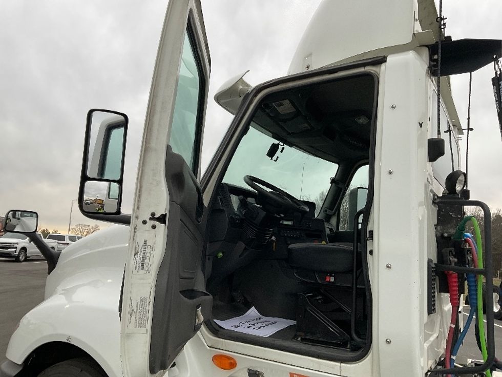Day Cab Tractor-Heavy Duty Tractors-International-2019-LT625-Concord-NC-576,798\n\t\tmiles-$ 19,000 - Image 9