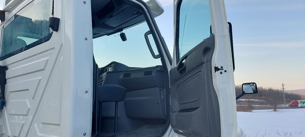 Day Cab Tractor-Heavy Duty Tractors-International-2019-LT625-Conklin-NY-428,055\n\t\tmiles-$ 23,500 - Image 12