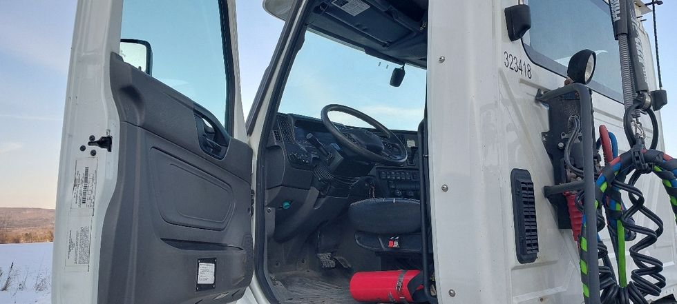 Day Cab Tractor-Heavy Duty Tractors-International-2019-LT625-Conklin-NY-428,055\n\t\tmiles-$ 23,500 - Image 9