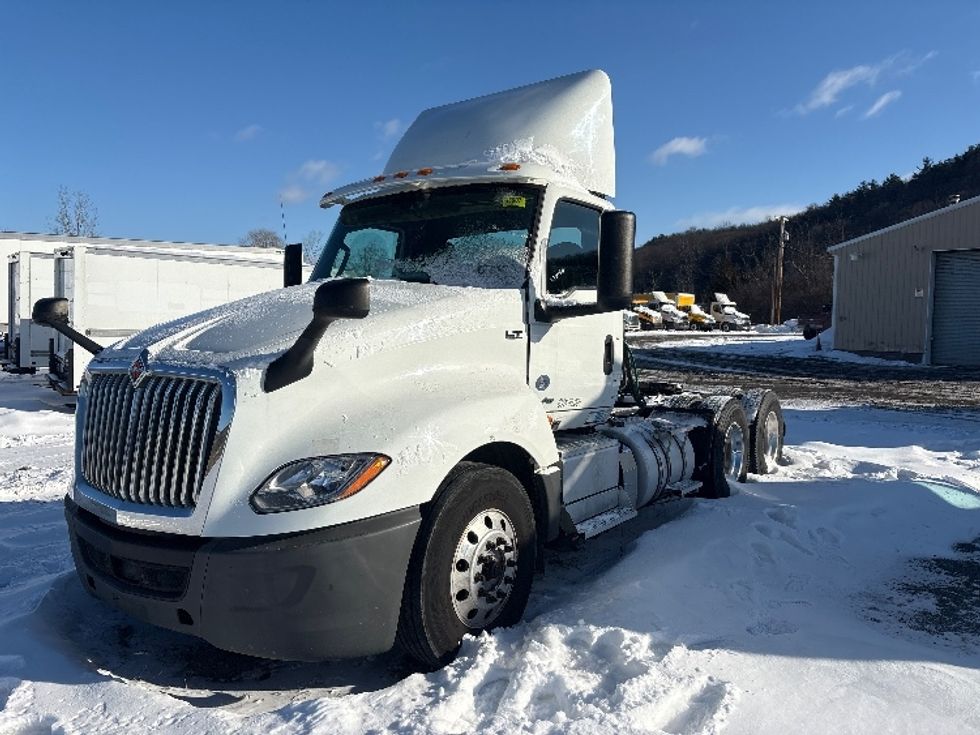 Day Cab Tractor-Heavy Duty Tractors-International-2019-LT625-Coxsackie-NY-221,913\n\t\tmiles-$ 13,500 - Image 1