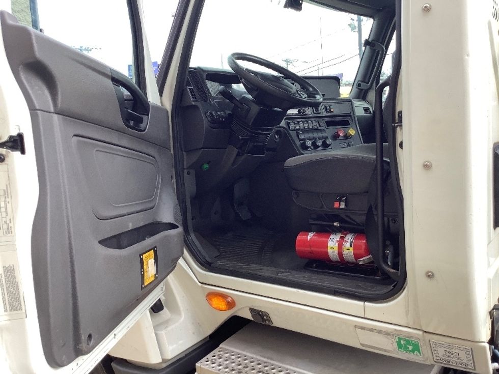 Day Cab Tractor-Heavy Duty Tractors-International-2019-LT625-Coxsackie-NY-221,913\n\t\tmiles-$ 13,500 - Image 9