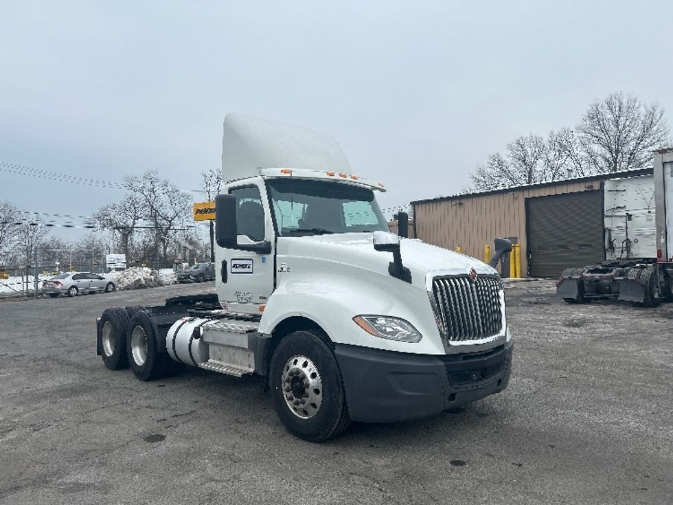 Day Cab Tractor-Heavy Duty Tractors-International-2019-LT625-Cranbury-NJ-121,945\n\t\tmiles-$ 28,000 - Image 1