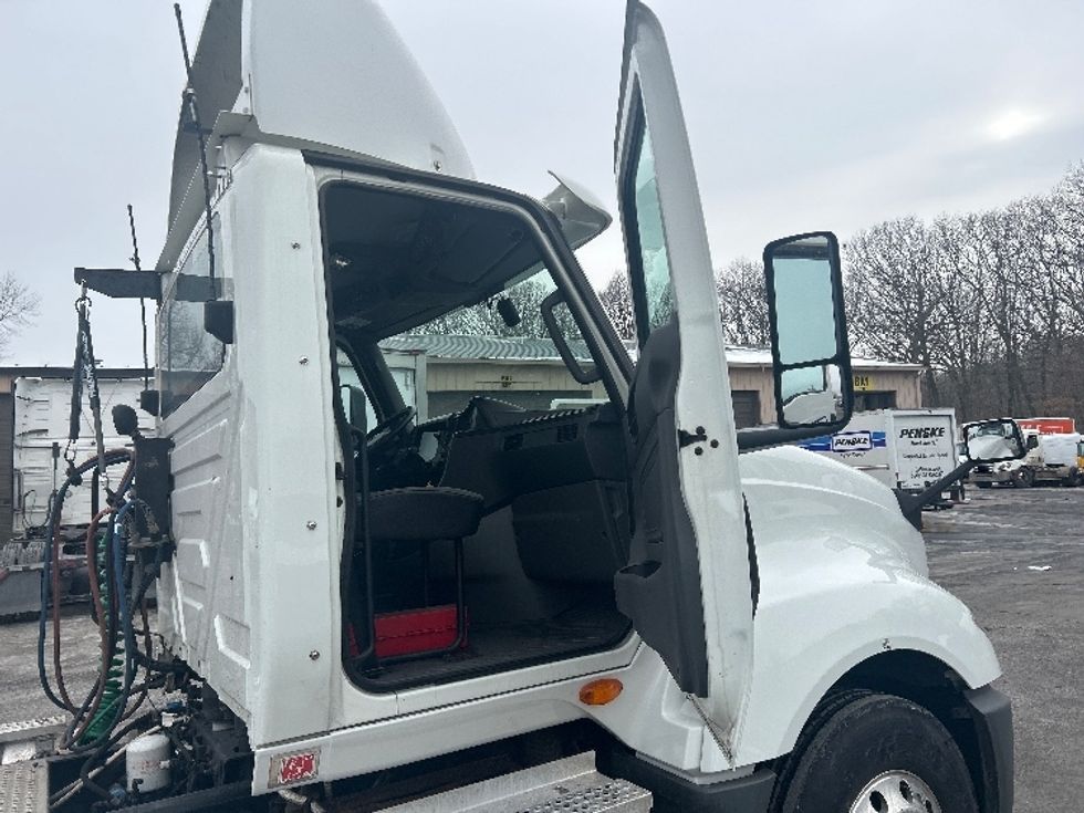 Day Cab Tractor-Heavy Duty Tractors-International-2019-LT625-Cranbury-NJ-121,945\n\t\tmiles-$ 28,000 - Image 12