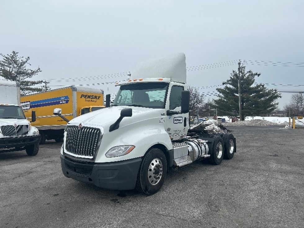 Day Cab Tractor-Heavy Duty Tractors-International-2019-LT625-Cranbury-NJ-121,945\n\t\tmiles-$ 28,000 - Image 3