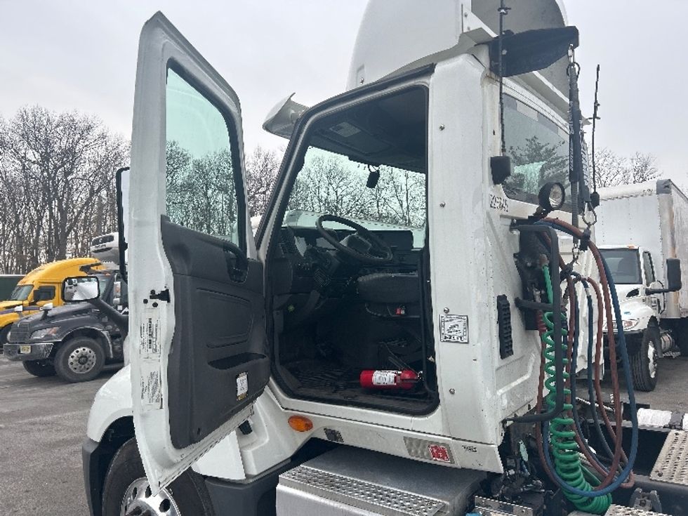 Day Cab Tractor-Heavy Duty Tractors-International-2019-LT625-Cranbury-NJ-121,945\n\t\tmiles-$ 28,000 - Image 9