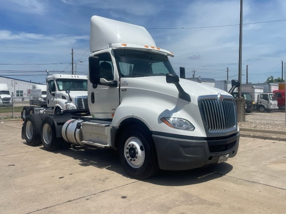 Day Cab Tractor-Heavy Duty Tractors-International-2019-LT625-Dallas-TX-266,741\n\t\tmiles-$ 30,000 - Image 1
