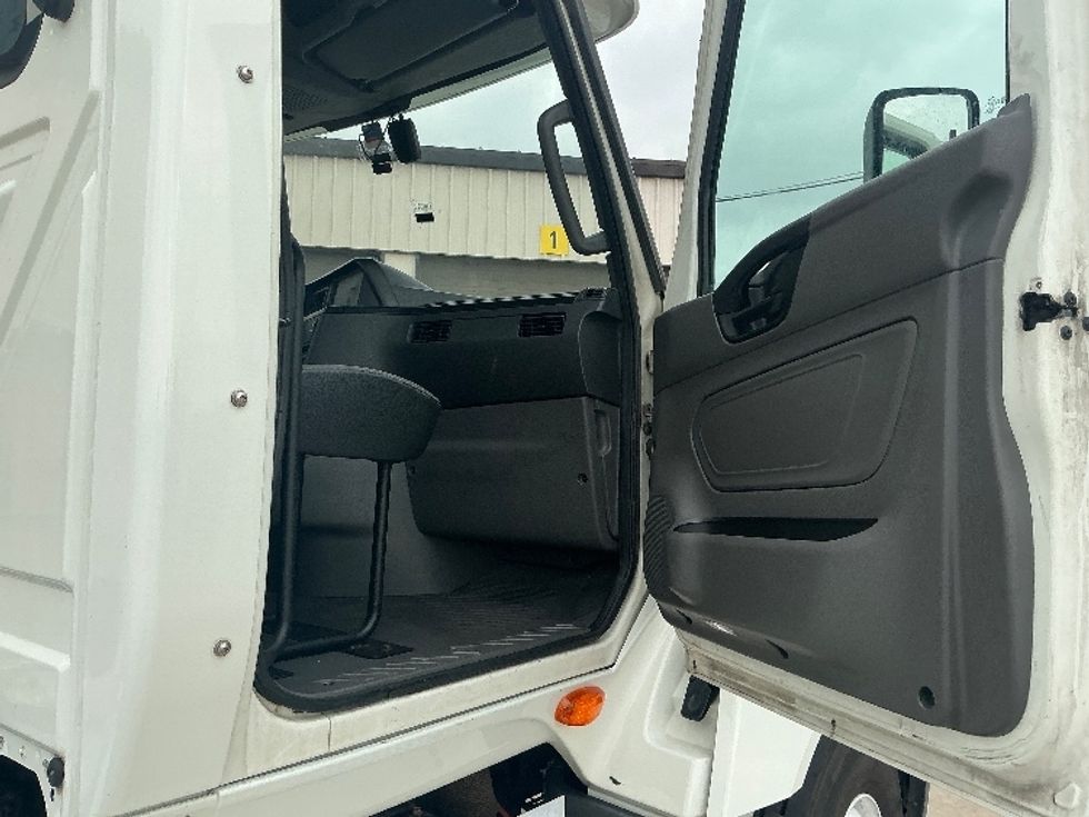 Day Cab Tractor-Heavy Duty Tractors-International-2019-LT625-Dallas-TX-266,741\n\t\tmiles-$ 30,000 - Image 12