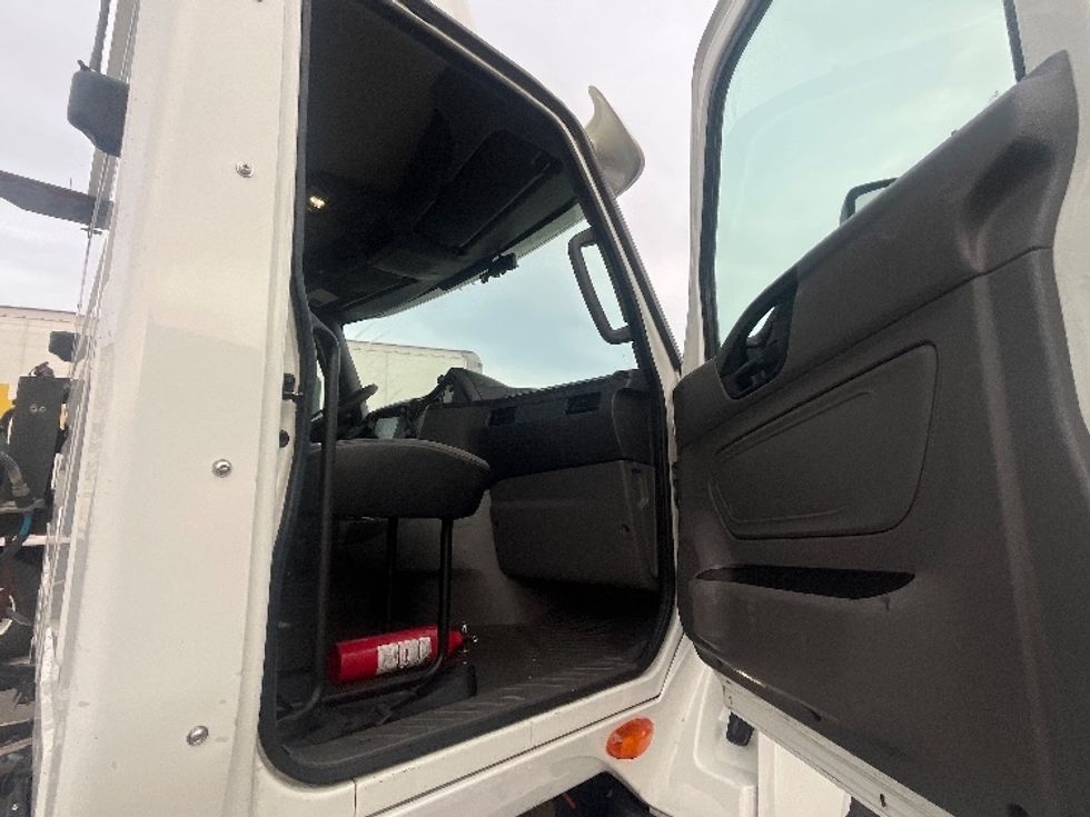2019 International LT625 LT photo 11