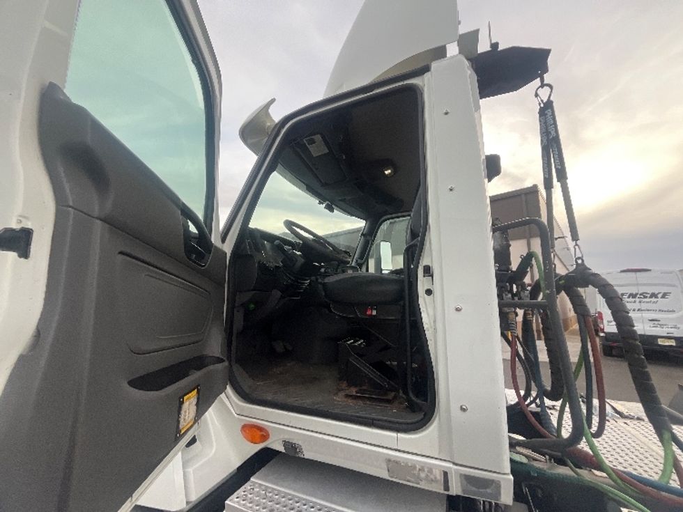 2019 International LT625 LT photo 9
