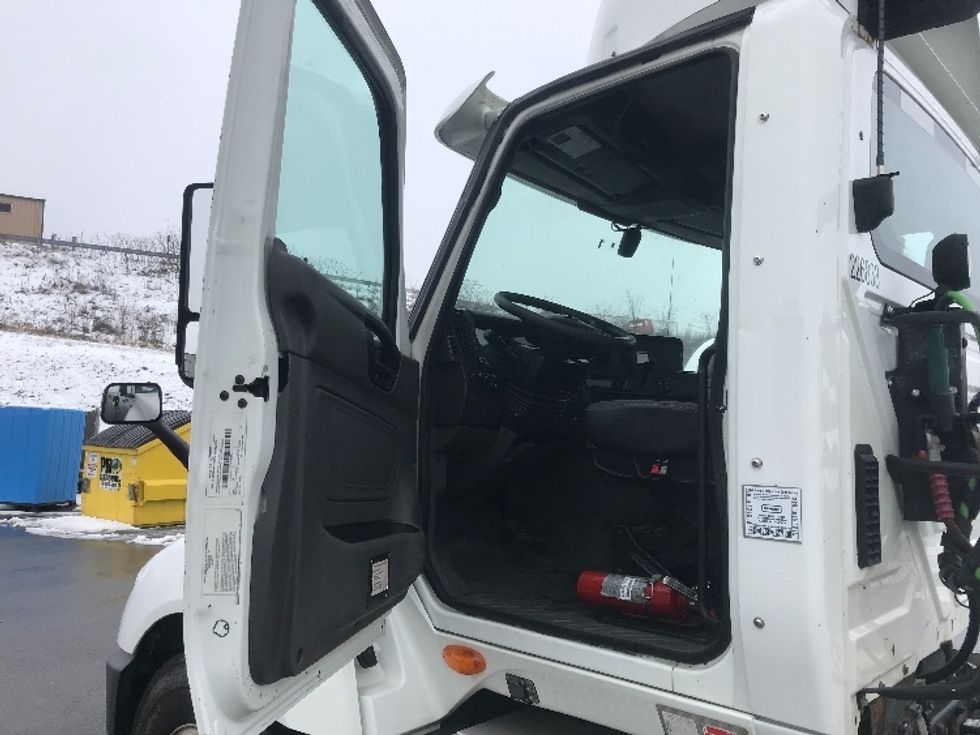 Day Cab Tractor-Heavy Duty Tractors-International-2019-LT625-Duncansville-PA-440,779\n\t\tmiles-$ 27,000 - Image 9