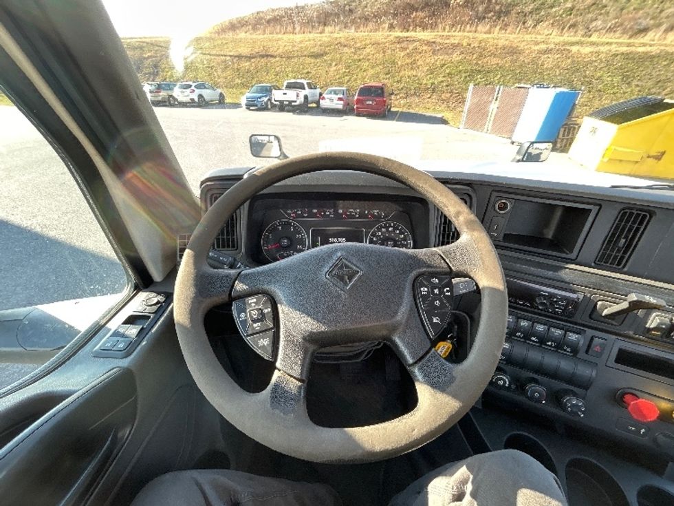 2019 International LT625 LT photo 10