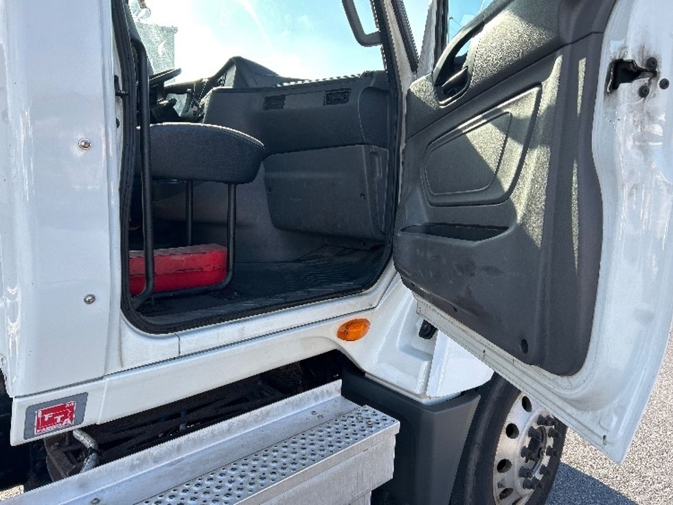 2019 International LT625 LT photo 11