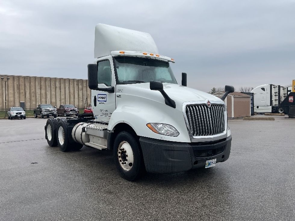 Day Cab Tractor-Heavy Duty Tractors-International-2019-LT625-Earth City-MO-353,780\n\t\tmiles-$ 26,250 - Image 1