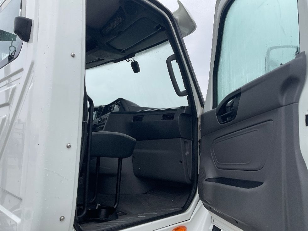 Day Cab Tractor-Heavy Duty Tractors-International-2019-LT625-Earth City-MO-353,780\n\t\tmiles-$ 26,250 - Image 12