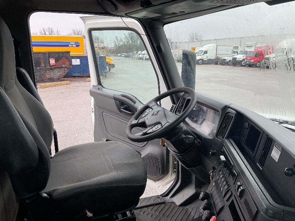Day Cab Tractor-Heavy Duty Tractors-International-2019-LT625-Earth City-MO-353,780\n\t\tmiles-$ 26,250 - Image 14