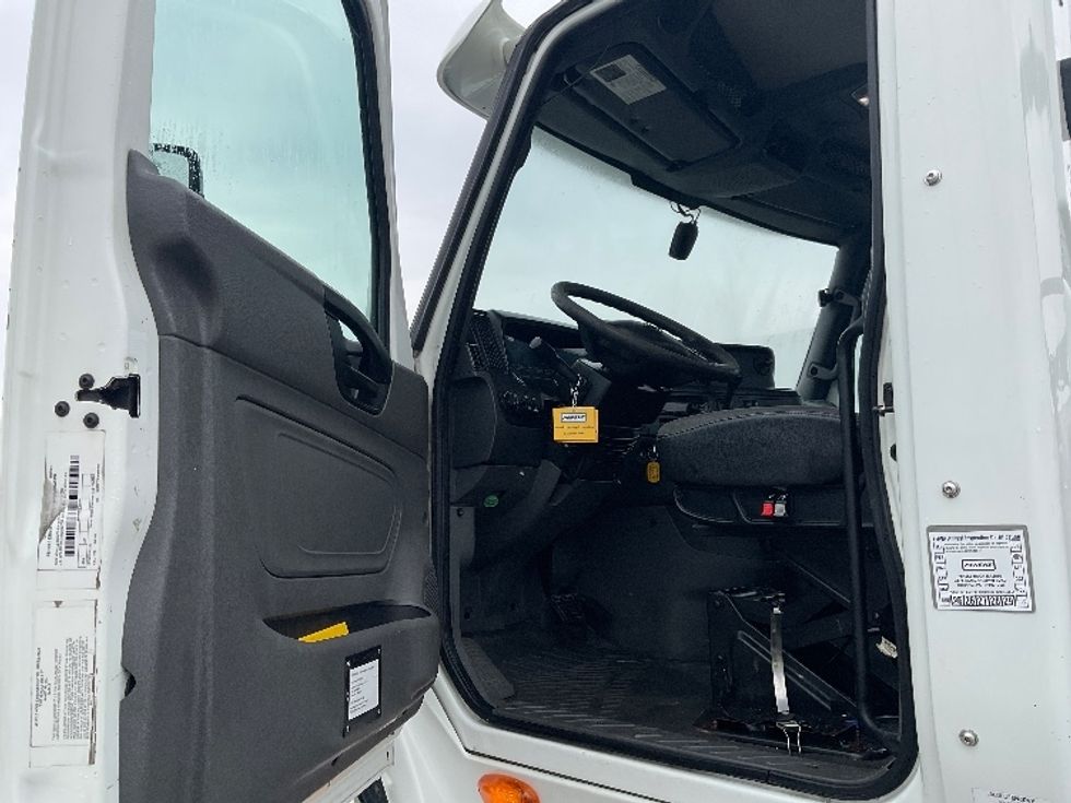 Day Cab Tractor-Heavy Duty Tractors-International-2019-LT625-Earth City-MO-353,780\n\t\tmiles-$ 26,250 - Image 9