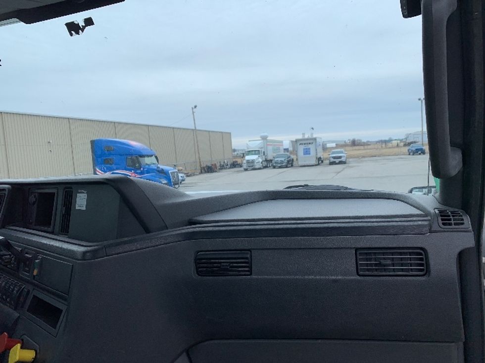 Day Cab Tractor-Heavy Duty Tractors-International-2019-LT625-Earth City-MO-389,081\n\t\tmiles-$ 28,000 - Image 13