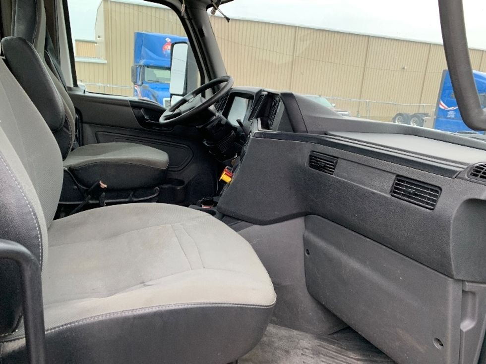 Day Cab Tractor-Heavy Duty Tractors-International-2019-LT625-Earth City-MO-389,081\n\t\tmiles-$ 28,000 - Image 14