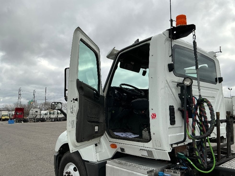 Day Cab Tractor-Heavy Duty Tractors-International-2019-LT625-East Chicago-IN-209,294\n\t\tmiles-$ 34,500 - Image 9