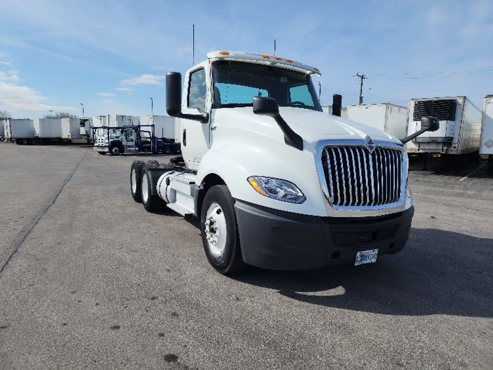 Day Cab Tractor-Heavy Duty Tractors-International-2019-LT625-East Chicago-IN-299,531\n\t\tmiles-$ 29,000 - Image 1