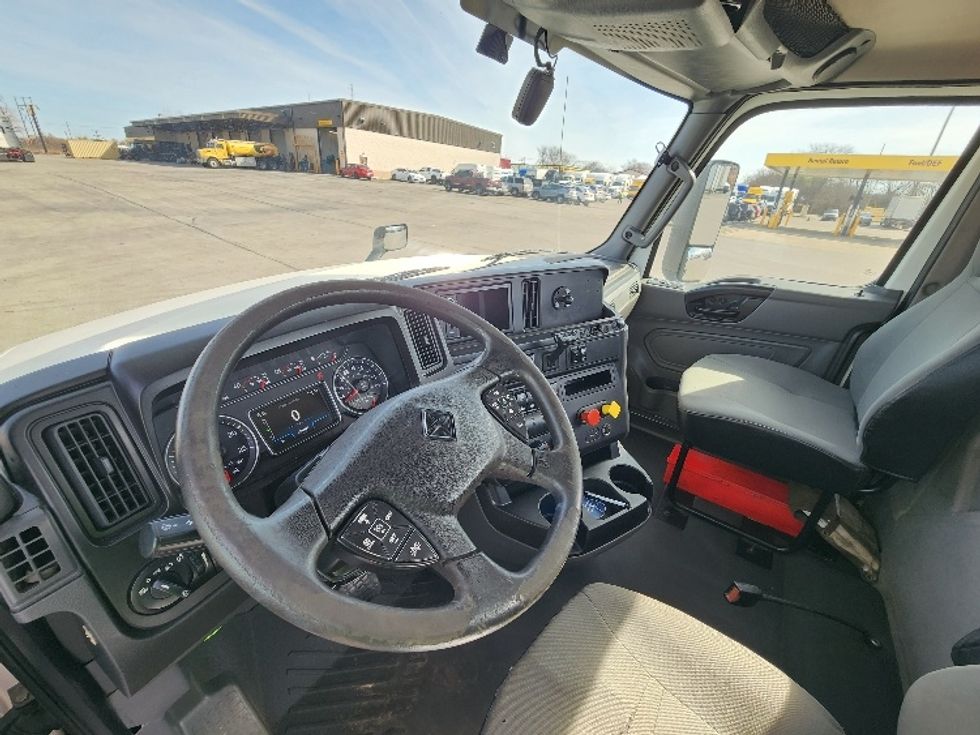 Day Cab Tractor-Heavy Duty Tractors-International-2019-LT625-East Chicago-IN-299,531\n\t\tmiles-$ 29,000 - Image 10