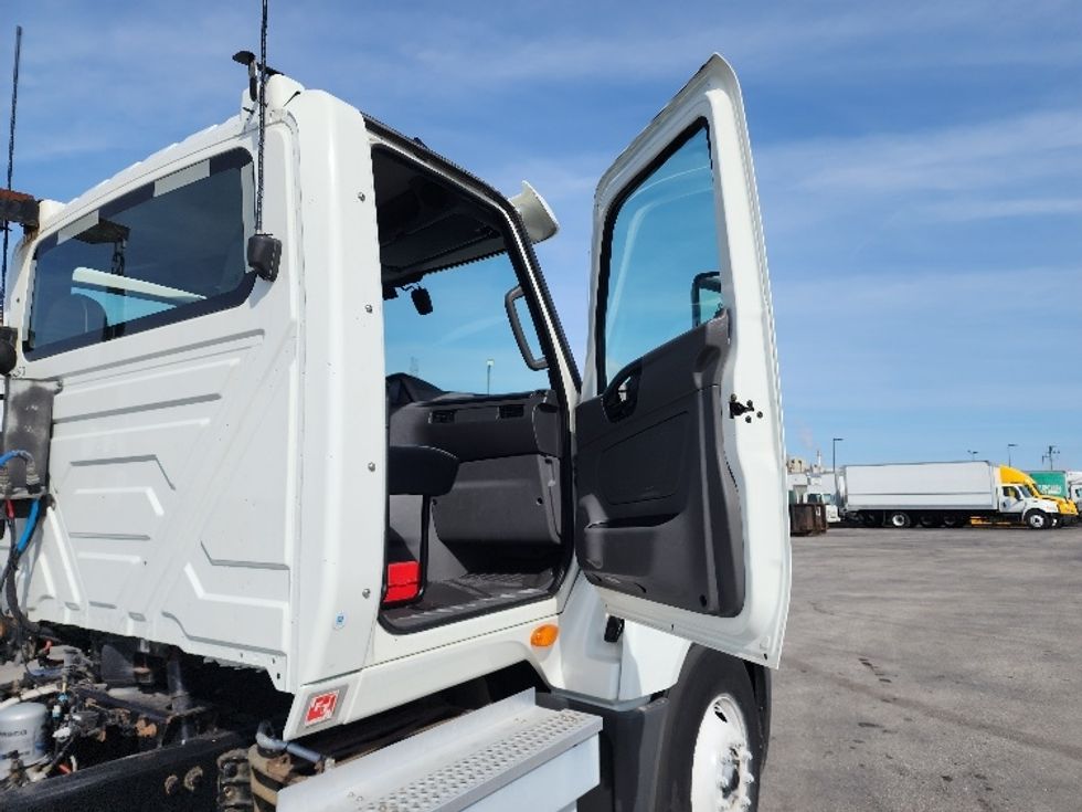 Day Cab Tractor-Heavy Duty Tractors-International-2019-LT625-East Chicago-IN-299,531\n\t\tmiles-$ 29,000 - Image 12