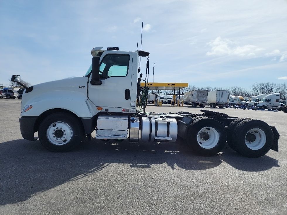 Day Cab Tractor-Heavy Duty Tractors-International-2019-LT625-East Chicago-IN-299,531\n\t\tmiles-$ 29,000 - Image 4