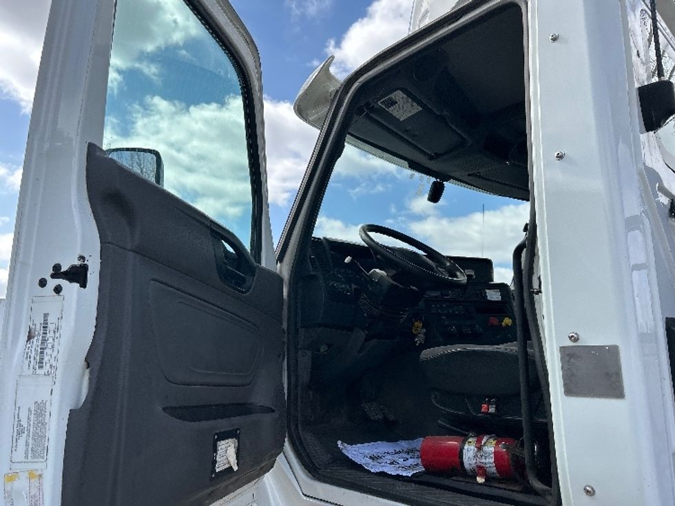 Day Cab Tractor-Heavy Duty Tractors-International-2019-LT625-East Chicago-IN-457,186\n\t\tmiles-$ 22,750 - Image 9