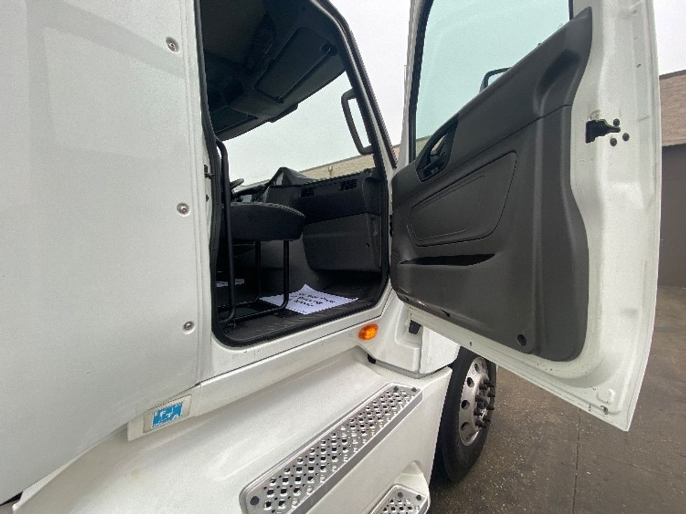 Day Cab Tractor-Heavy Duty Tractors-International-2019-LT625-East Chicago-IN-572,915\n\t\tmiles-$ 14,000 - Image 12