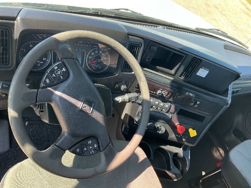 Day Cab Tractor-Heavy Duty Tractors-International-2019-LT625-Edmonton-AB-293,194\n\t\tkm-$ 68,250 - Image 11