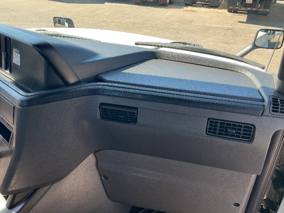 Day Cab Tractor-Heavy Duty Tractors-International-2019-LT625-Edmonton-AB-293,194\n\t\tkm-$ 68,250 - Image 13