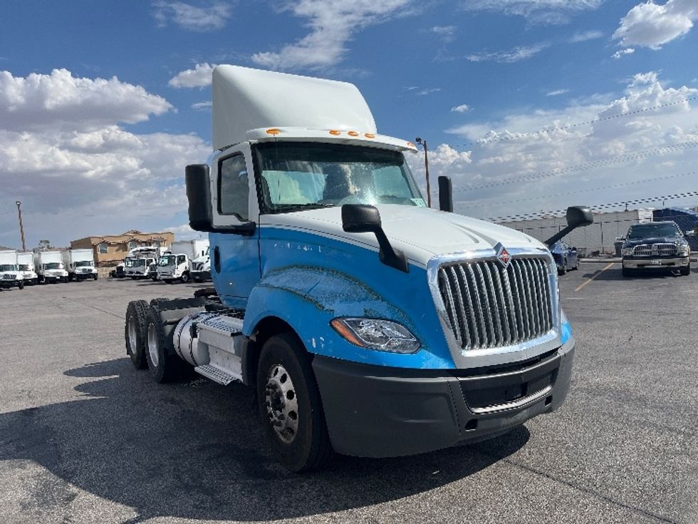 Day Cab Tractor-Heavy Duty Tractors-International-2019-LT625-El Paso-TX-306,485\n\t\tmiles-$ 32,250 - Image 1