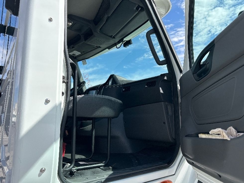 2019 International LT625 LT photo 12