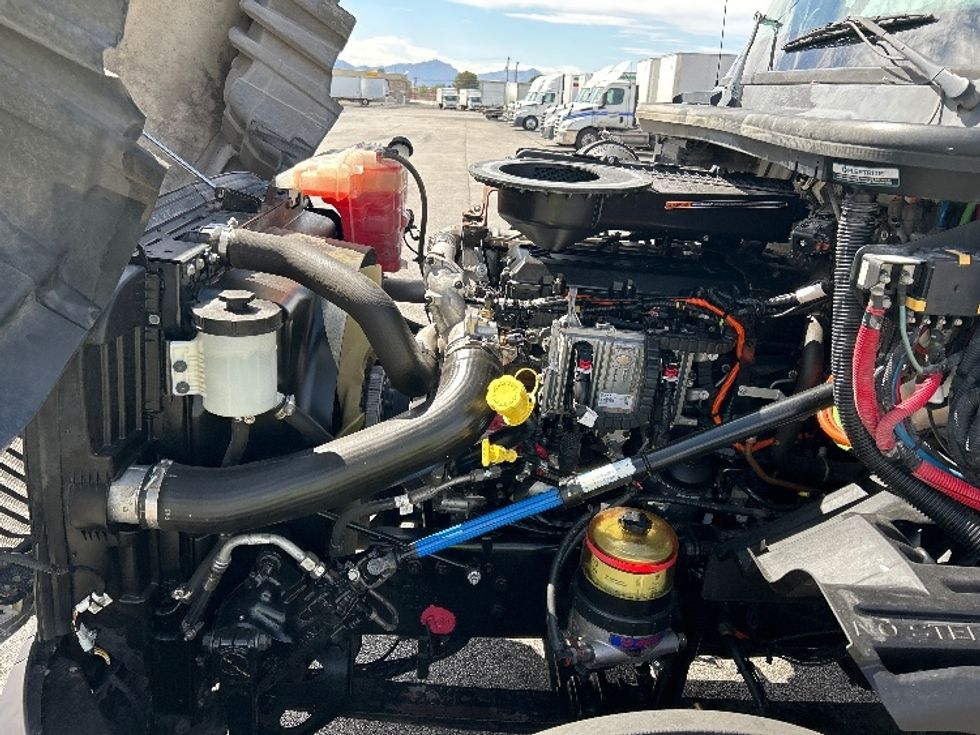 2019 International LT625 LT photo 16