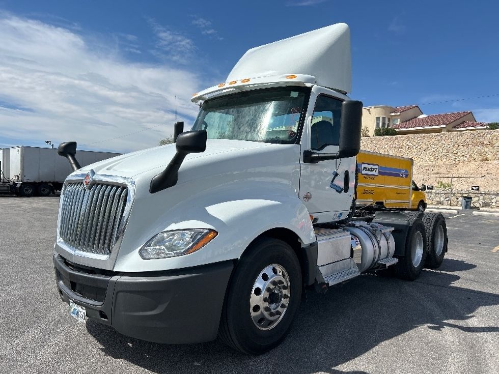 2019 International LT625 LT photo 3