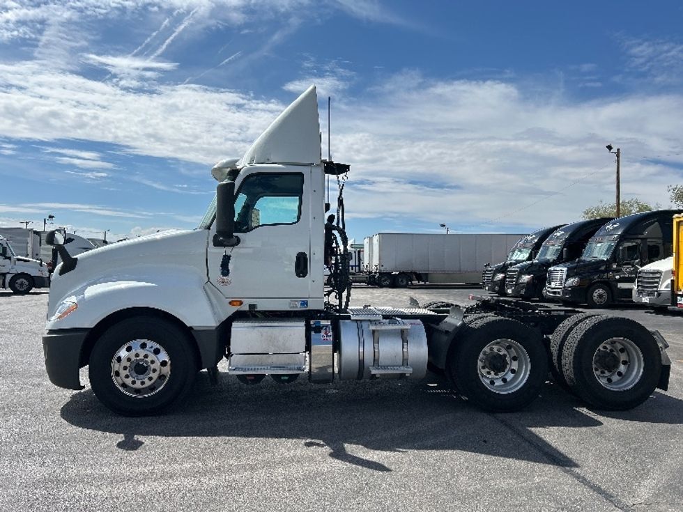2019 International LT625 LT photo 4