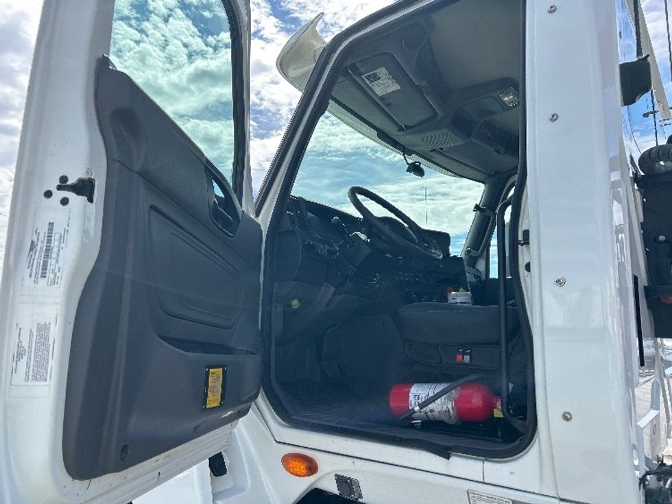 2019 International LT625 LT photo 9