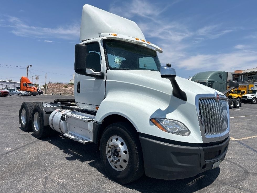 Day Cab Tractor-Heavy Duty Tractors-International-2019-LT625-El Paso-TX-392,282\n\t\tmiles-$ 29,000 - Image 1