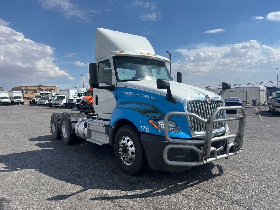 Day Cab Tractor-Heavy Duty Tractors-International-2019-LT625-El Paso-TX-398,840\n\t\tmiles-$ 28,500 - Image 1