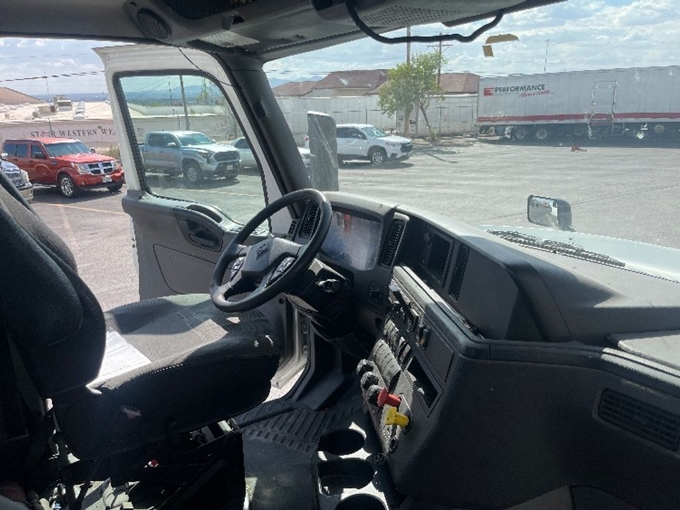 Day Cab Tractor-Heavy Duty Tractors-International-2019-LT625-El Paso-TX-398,840\n\t\tmiles-$ 28,500 - Image 14