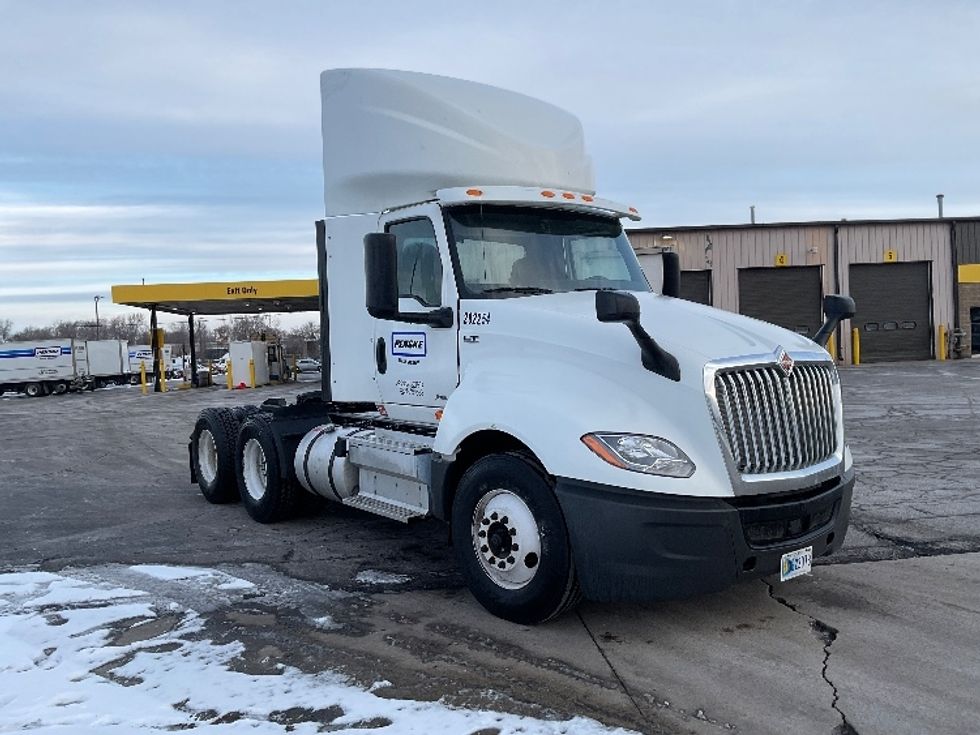 Day Cab Tractor-Heavy Duty Tractors-International-2019-LT625-Elkhart-IN-300,229\n\t\tmiles-$ 33,750 - Image 1