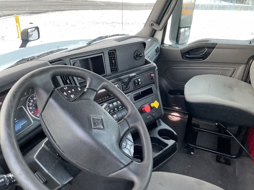 Day Cab Tractor-Heavy Duty Tractors-International-2019-LT625-Elkhart-IN-300,229\n\t\tmiles-$ 33,750 - Image 10