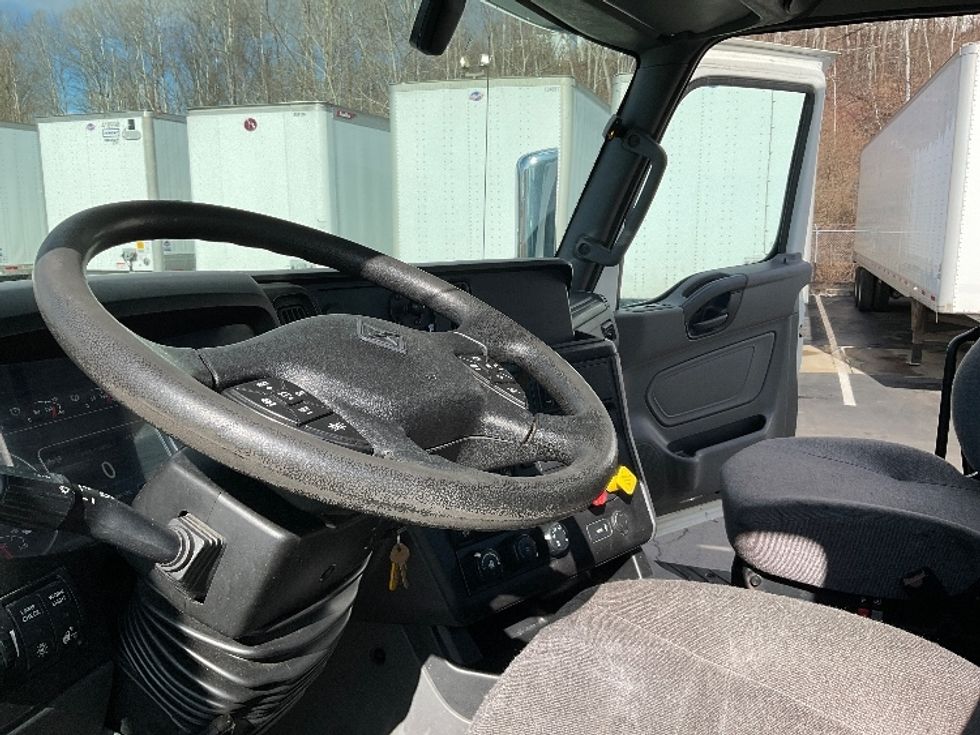 Day Cab Tractor-Heavy Duty Tractors-International-2019-LT625-Elmira-NY-392,533\n\t\tmiles-$ 39,250 - Image 10