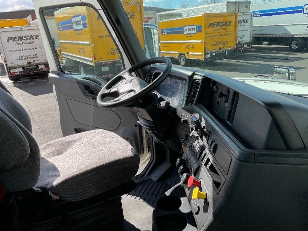 Day Cab Tractor-Heavy Duty Tractors-International-2019-LT625-Elmira-NY-392,533\n\t\tmiles-$ 39,250 - Image 14
