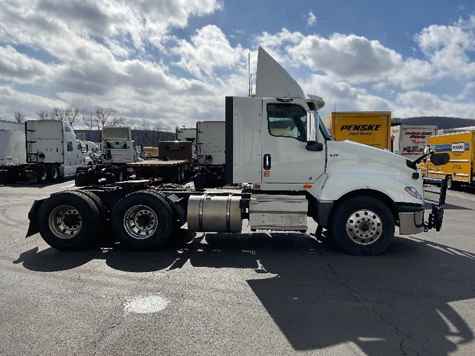 Day Cab Tractor-Heavy Duty Tractors-International-2019-LT625-Elmira-NY-392,533\n\t\tmiles-$ 39,250 - Image 8