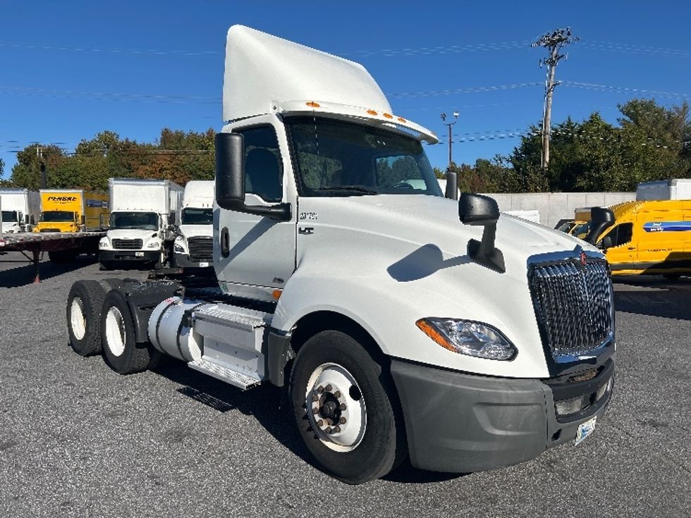 Day Cab Tractor-Heavy Duty Tractors-International-2019-LT625-Essex-MD-138,861\n\t\tmiles-$ 26,500 - Image 1