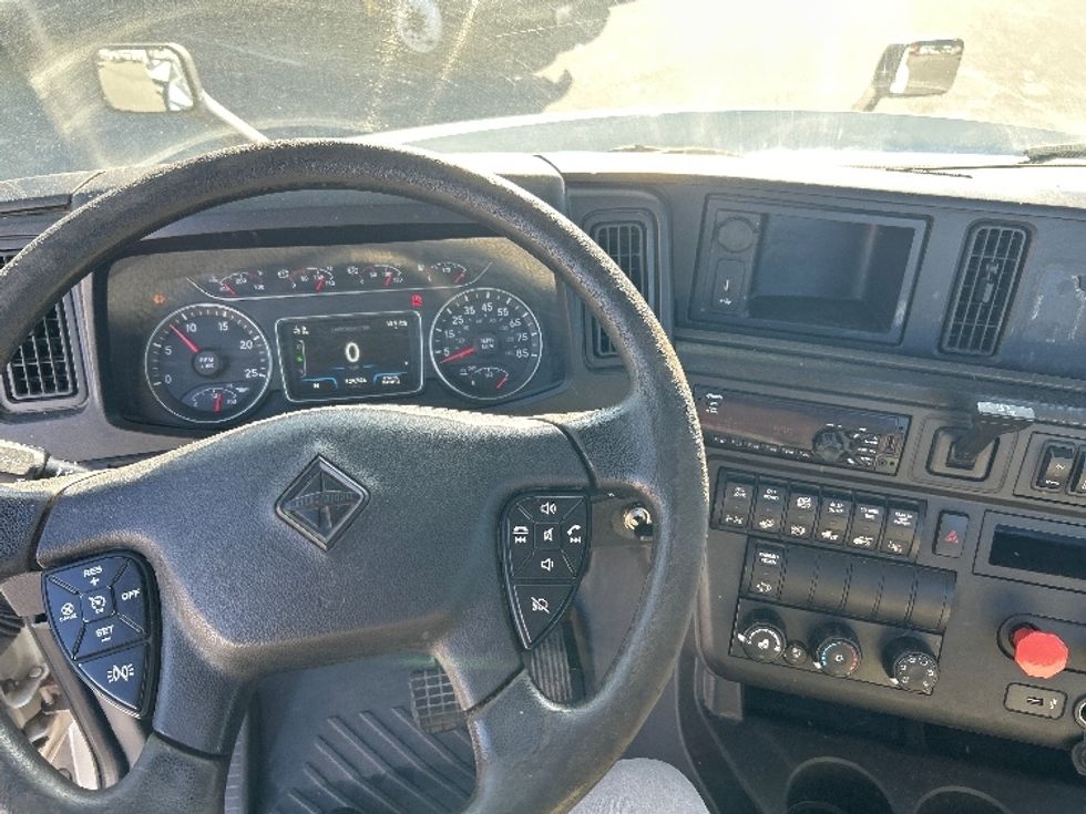 Day Cab Tractor-Heavy Duty Tractors-International-2019-LT625-Essex-MD-138,861\n\t\tmiles-$ 26,500 - Image 11