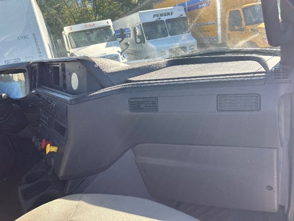 Day Cab Tractor-Heavy Duty Tractors-International-2019-LT625-Essex-MD-138,861\n\t\tmiles-$ 26,500 - Image 13